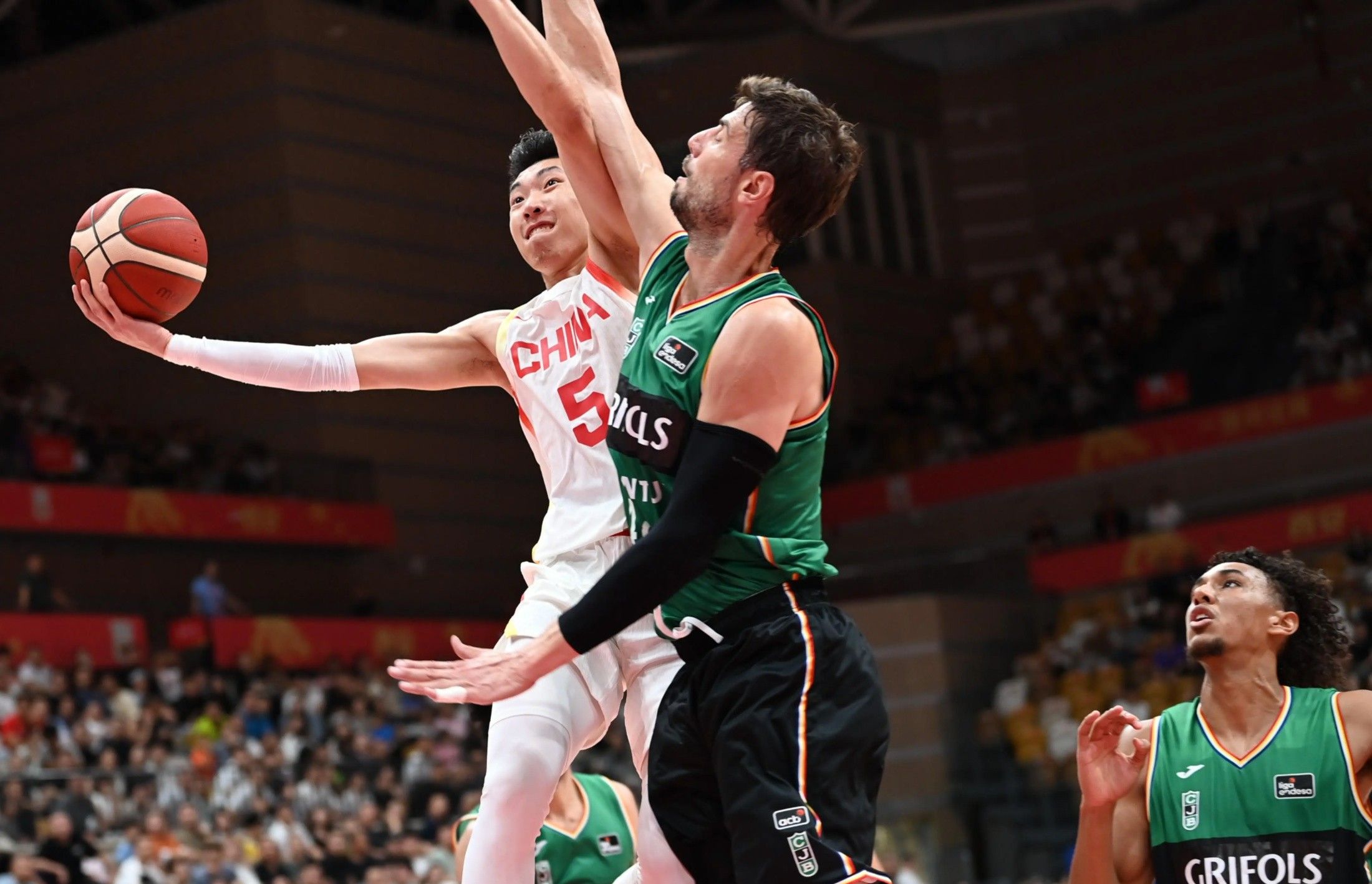 开云体育中国-山西队鏖战独行侠，布克关键制胜