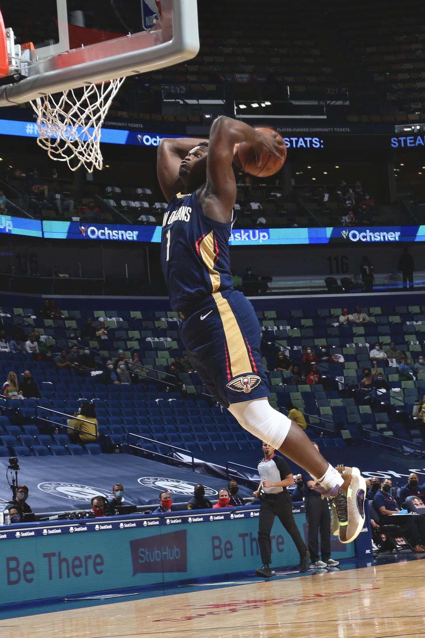 开云下载-凯尔特人翻盘骑士，锡安状态火热