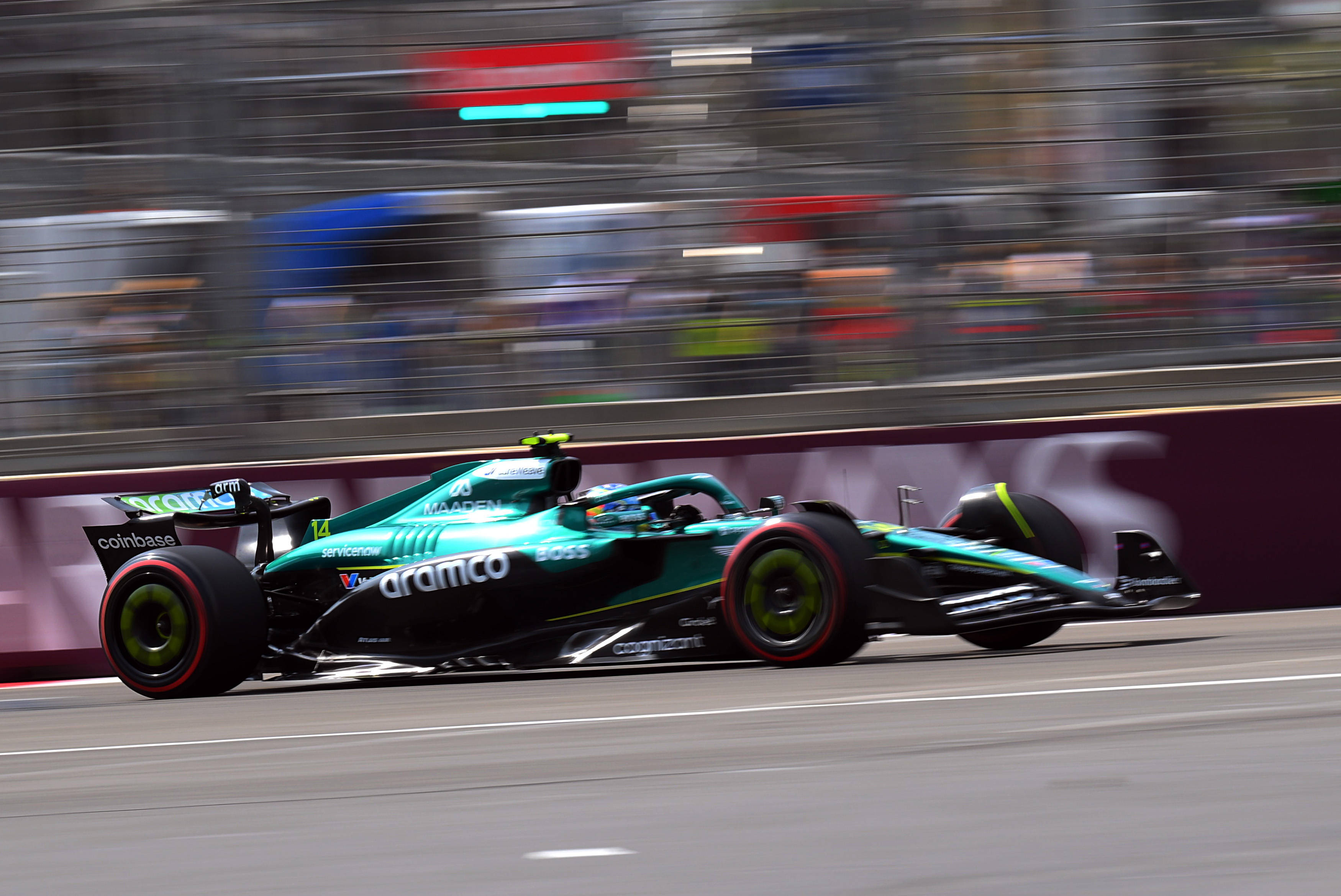 开云-迈凯伦轻取红牛车队，汉密尔顿状态火热